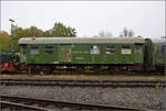 Der Halbgep�ckumbaudreiachser 60 80 99-25 845-1 wirbt auch heute noch f�r die 10. Dampftage vor neun Jahren. Rottweil, Oktober 2026.