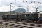 Seit 54 Jahren das erste durchgehende Personenzugpaar auf der Strecke Winterthur – Singen über Etzwilen.

Das DVZO-Trio C 6075, C 6019 und FZ 203 der DVZO bei Ausfahrt aus dem Bahnhof Singen. Mai 2023.