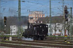 Saisonstart auf dem Schweizerbähnle. 

Jura-Simplon Eb 2/4 35 rangiert im Bahnhof Singen. April 2024.