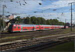 Dostosteuerwagen D-DB 50 80 86-81 051-4 DBpbzfa der Schwarzwaldbahn hinter 146 235 in Singen.