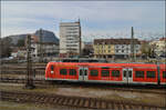 425 310 muss einen fehlenden 426er vertreten. Zu diesem Zeitpunkt hatte die DB noch den Ehrgeiz, die Regionalbahnen von Schaffhausen nicht einfach ausfallen zu lassen. Singen, März 2017.