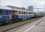 Als dritter Wagen ist der ehemalige Emmentaler Leichtstahlwagen BC 521 mit Plattformen eingereiht.