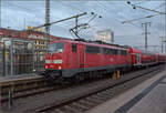Am RE nach Stuttgart steht 111 162.