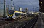 Die ehemaligen Abellio-Hamster 8442 304 und 8442 111 fahren unter DB-Flagge aus Stuttgart aus.