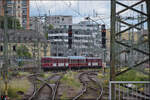 ET 65, der wiederbelebte Rote Heuler.

465 005 verlässt den Stuttgarter Hauptbahnhof. Juni 2026.
