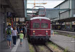 ET 65, der wiederbelebte Rote Heuler.

465 005 ist Steuerwagen 865 611 voraus in Stuttgart angekommen. Juni 2026.