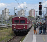 ET 65, der wiederbelebte Rote Heuler.

465 005 kommt Steuerwagen 865 611 voraus in Stuttgart an. Juni 2026.