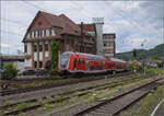 446 011 (im Bild), 446 020, sowie 446 032 und 446 030 in Weinheim. Juli 2024.