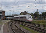 '412 210' ICE 4 Triebzug 9210 (im Bild) und '412 204' ICE 4 Triebzug 9204 auf der Rhein-Neckar-Bahn. Weinheim, Juli 2024.