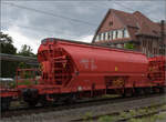 Im Schlepptau hatte 185 033 ziemlich neue Tanoos-Wagen. Dieser Wagen hat die Nummer 31 RIV 80 D-DB 0691 295-6. Weinheim, Juli 2024.