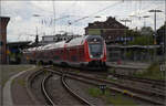 446 027 (im Bild), 446 013, sowie 446 003 und 446 004 in Weinheim. Juli 2024.