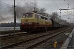 Abfahrt 18 478 von Lindau Hbf, 218 105 schiebt nach.