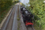 Dampftage Rottweil 2024.

50 2988 setzt sich in Spaichingen auf die anderes Seite des Zuges. Oktober 2024.