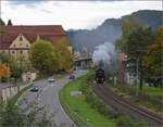 Dampftage Rottweil 2024.

Die Abfahrt einer Dampflok aus Oberndorf nach Rottweil mit der Klosterkirche als Kulisse ist immer imposant. Heute mit 52 7596. Oktober 2024.