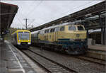 218 460 'Conny' ist mit Museumsbahnfahrten besch�ftigt. Daneben wartet der RS1 (BR 650) der SWEG VT 244 auf die Abfahrt nach Blumberg Zollhaus. Rottweil, Oktober 2026.