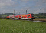 245 007 mit 3 Dostos Richtung Basel.