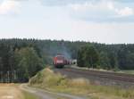 232 201 zieht den EZ 51716 Nürnberg - Senftenberg bei Neudes.