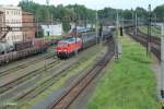 233 521-4 schlngelt sich mit dem 45369 in den Bahnhof Cheb (CZ) am Abend des 14.06.13