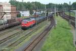 233 521-4 schlngelt sich mit dem 45369 in den Bahnhof Cheb (CZ) am Abend des 14.06.13