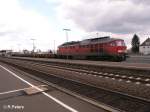 233 572-7 steht in Wiesau/Oberpfalz mit einer SBB S-Bahn berfhrung bereit.