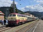 BR 218 105-5 mit (DZ 28971 Rottweil -> Hausach) im Bahnhof Hausach.