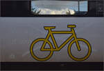 Temporäres Graffiti 'Fahrrad verboten' an 612 067 in Donaueschingen.