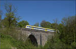 Ade Dieselloch am badischen Triumphbogen.

612 015 auf der Steinabrücke zwischen Tiengen und Lauchringen. April 2026.