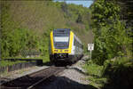 Ade Dieselloch.

612 136 und 612 019 am unbeschrankten Fußgängerübergang in Tiengen. April 2026.