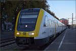 612 520 und ein weiterer 612 warten auf die Abfahrt nach Erzingen. Zwar geht es vom Randenbahnhof in Singen nicht mehr nach Beuren am Ried, aber Erzingen ist doch nicht ganz fern des Randen, nur auf der andern Seite. September 2026.