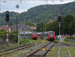 623 003 und 623 005 in Weinheim. Daneben 622 025. Juli 2024