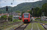 623 003 (im Bild) und 623 005 in Weinheim. Daneben 622 025. Juli 2024