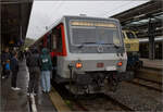 Der Intercity vom Hindenburgdamm auf einer Interbahnsteigmission in Rottweil. Hier mit dem Steuerwagen 928 507.  Oktober 2026.