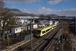 Die beiden  HzL -Triebwagen 248 und 249 der Bauart RS1 mit dem Zug nach Rottweil kommen in Spaichingen an. November 2025.