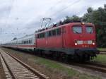 115 261-0 mit IC1809 von Ostseebad Binz Richtung Kln Hbf musste noch RB 33371 nach Graal-Mritz durchlassen.(19.09.10)