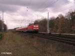 112 121-9 schiebt bei Berlin-Friedrichshagen ein RE1 Brandenburg HBF.