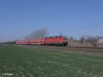 143 327-5 schiebt die RB 26114 Leipzig - Falkenberg(Elster) bei Podelwitz.