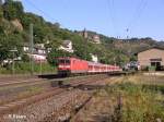 143 825-8 erreicht Bacharach mit einer RB Koblenz.