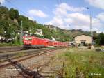 143 025-5 erreicht Bacharach mit ein RE Koblenz im sandwitch.