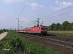 143 820-9 schiebt bei Obertraubling eine RB in Richtung Regensburg.