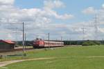 143 045 schiebt die S2 Roth - Altdorf bei Nürnberg zwischen Winkelhaid und Ludersheim.