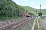 145 068-3 mit einem Containerzug in Kaub.