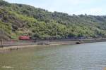 145 046 mit einem Conateinerzug zwischen Loreley Tunnel und St.Goarshausen.