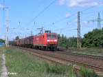 145 028-1 durchfhrt Saamund mit ein gemischten Gterzug.