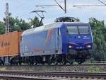 SRI BR 145 087-3 mit Container Richtung Wunstorf durch Dedesen-Gümmer am 15.Juli 2023