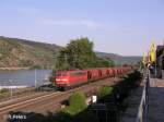 151 136-9 durchfhrt Oberwesel mit ein Getreidezug.