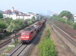 151 136-9 verlsst Regensburg mit ein gemischten Gterzug.