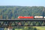 152 152-9 berquert die Brcke bei Beratzhausen mit einem Kesselzug.