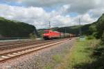 152 163-2 zieht einen  gemischten Güterzug durch den Loreley Betriebsbahnhof.