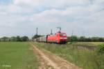 152 046-9 zieht einen gedeckten Gterzug bei Mainz-Bischofsheim.