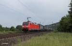 152 164-0 zieht bei Thüngersheim den LKW-Walter gen Würzburg.